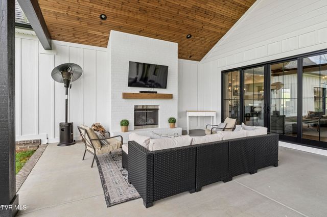 133 Wake Robin Lane, Johnson City, TN 37601