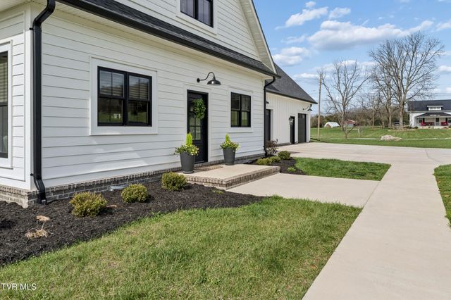 133 Wake Robin Lane, Johnson City, TN 37601