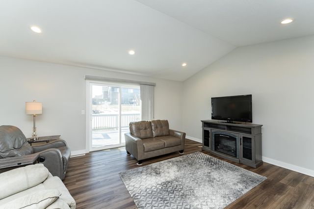 762 Towne Drive NE, Byron, MN 55920