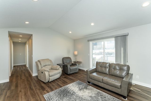 762 Towne Drive NE, Byron, MN 55920