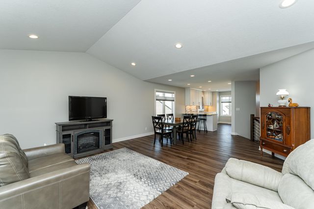 762 Towne Drive NE, Byron, MN 55920