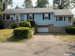 20 Crisci Place, East Haven, CT 06512