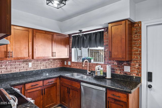 17827 N 9TH Avenue, Phoenix, AZ 85023