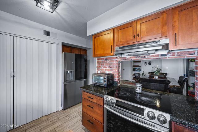 17827 N 9TH Avenue, Phoenix, AZ 85023