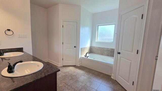 10028 Savannah Jane Ln, Baton Rouge, LA 70817