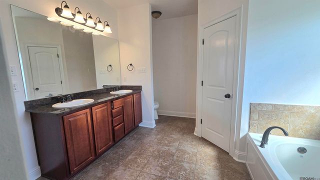 10028 Savannah Jane Ln, Baton Rouge, LA 70817