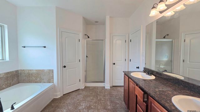 10028 Savannah Jane Ln, Baton Rouge, LA 70817