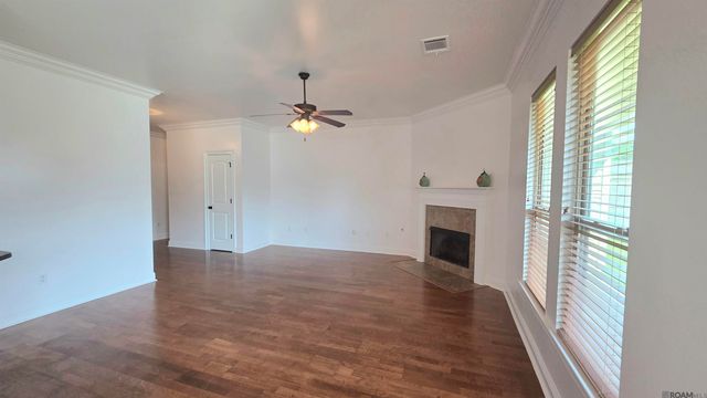 10028 Savannah Jane Ln, Baton Rouge, LA 70817