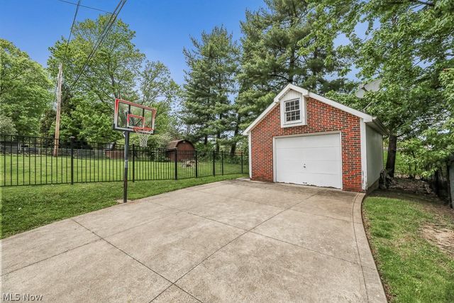 705 Overlook Drive, Alliance, OH 44601