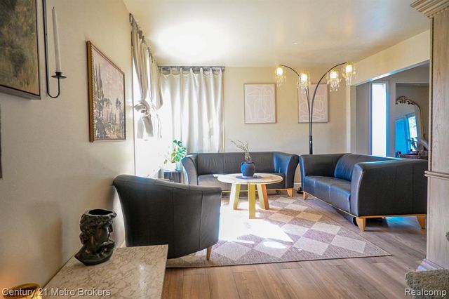 433 Dutch Mill Drive, Flushing, MI 48433