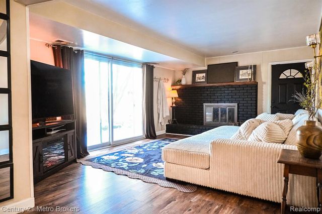 433 Dutch Mill Drive, Flushing, MI 48433