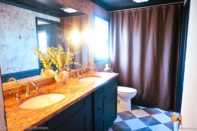 433 Dutch Mill Drive, Flushing, MI 48433