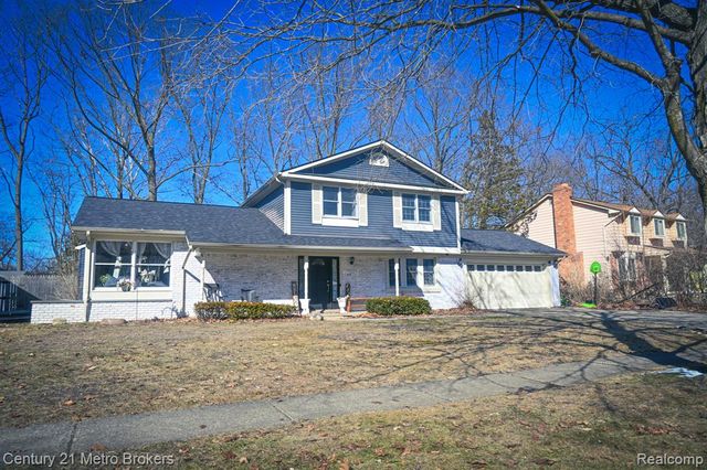 433 Dutch Mill Drive, Flushing, MI 48433