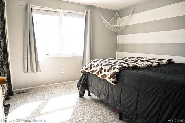 433 Dutch Mill Drive, Flushing, MI 48433