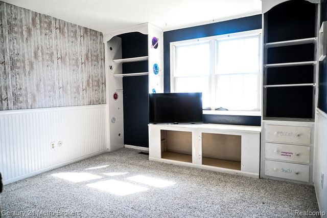 433 Dutch Mill Drive, Flushing, MI 48433