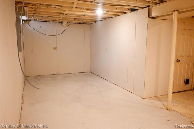 433 Dutch Mill Drive, Flushing, MI 48433