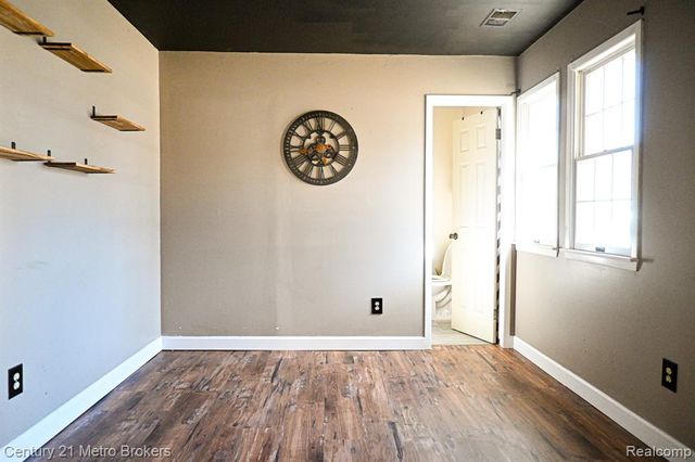 433 Dutch Mill Drive, Flushing, MI 48433