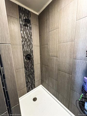 433 Dutch Mill Drive, Flushing, MI 48433