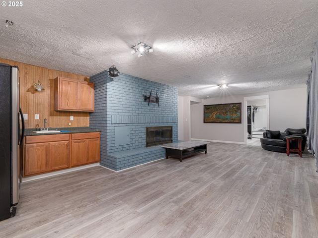 2042 Se 138TH Ave, Portland, OR 97233
