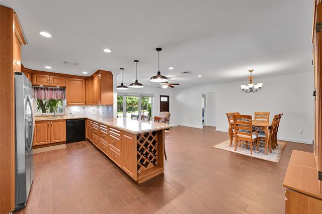 4401 NE 18th Avenue, Oakland Park, FL 33334