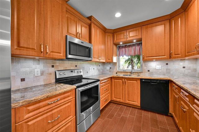 4401 NE 18th Avenue, Oakland Park, FL 33334