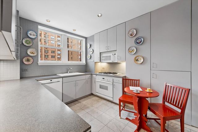 421 W MELROSE Street 6C, Chicago, IL 60657