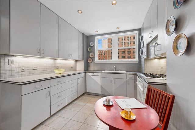 421 W MELROSE Street 6C, Chicago, IL 60657