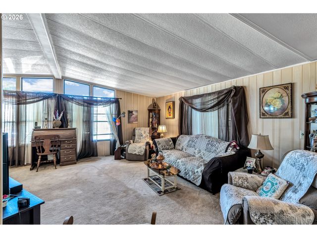 2511 Se RIVER Rd 88, Hillsboro, OR 97123