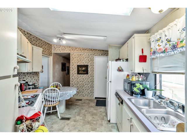 2511 Se RIVER Rd 88, Hillsboro, OR 97123