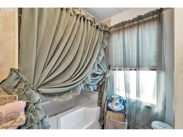 2511 Se RIVER Rd 88, Hillsboro, OR 97123