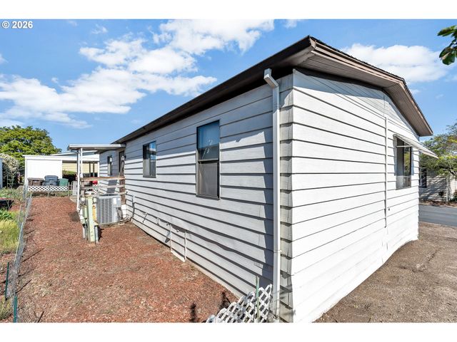 2511 Se RIVER Rd 88, Hillsboro, OR 97123