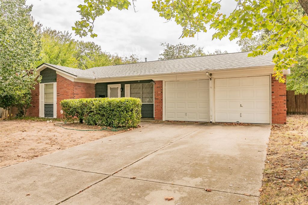 7412 Meadowcrest Drive, Fort Worth, TX 76112 — photo 2