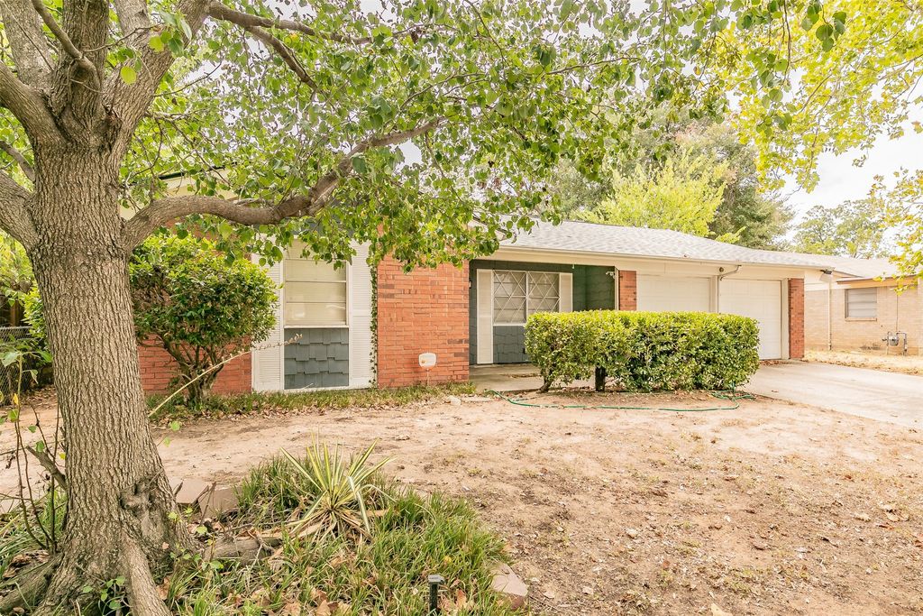 7412 Meadowcrest Drive, Fort Worth, TX 76112 — photo 3