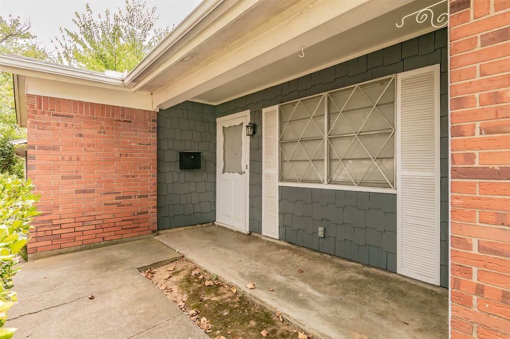7412 Meadowcrest Drive, Fort Worth, TX 76112 — photo 4