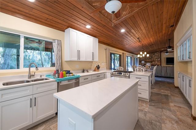 82 YOUNG DRIVE, Inglis, FL 34449