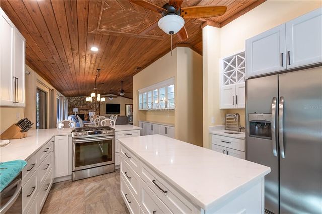 82 YOUNG DRIVE, Inglis, FL 34449