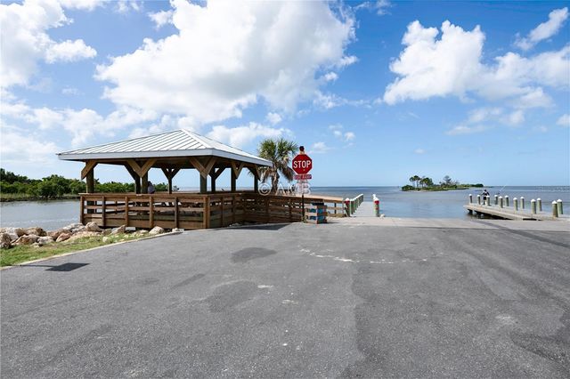 82 YOUNG DRIVE, Inglis, FL 34449