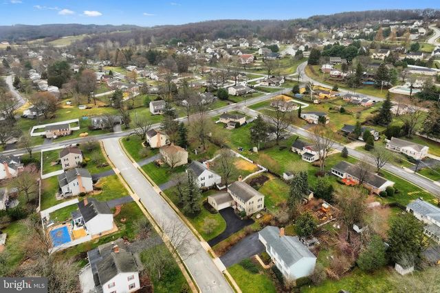 4140 WOODLYN TER, York, PA 17402