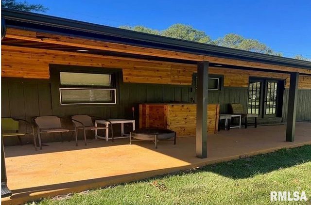 1303 N MAPLE Street, Carterville, IL 62918