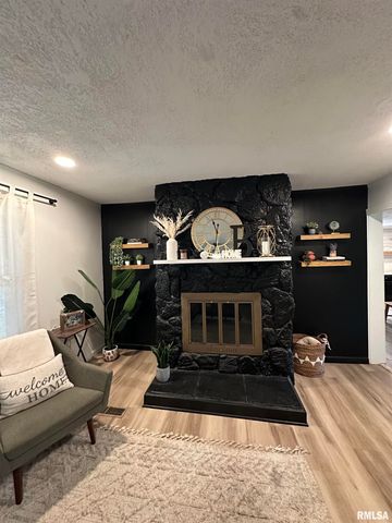 1303 N MAPLE Street, Carterville, IL 62918