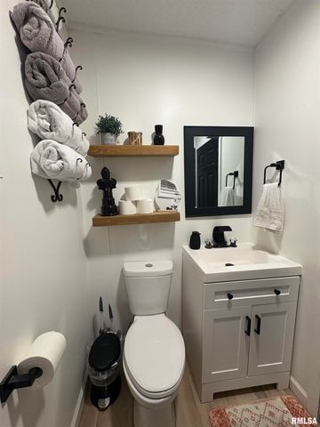 1303 N MAPLE Street, Carterville, IL 62918