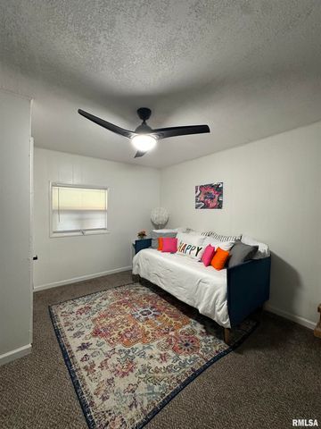 1303 N MAPLE Street, Carterville, IL 62918