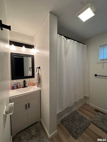 1303 N MAPLE Street, Carterville, IL 62918