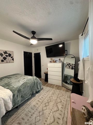 1303 N MAPLE Street, Carterville, IL 62918