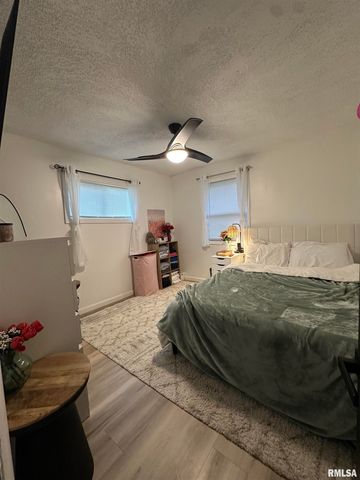 1303 N MAPLE Street, Carterville, IL 62918