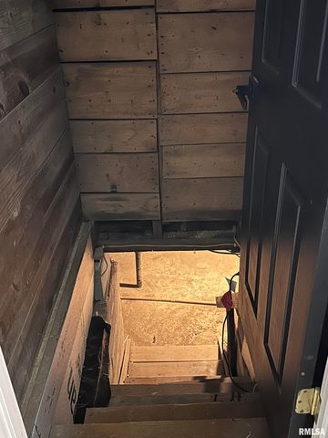 1303 N MAPLE Street, Carterville, IL 62918