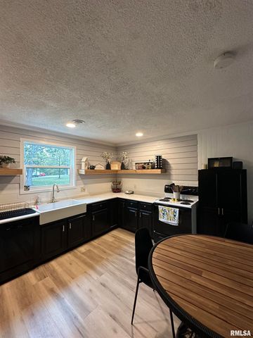 1303 N MAPLE Street, Carterville, IL 62918