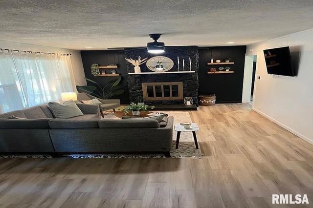 1303 N MAPLE Street, Carterville, IL 62918