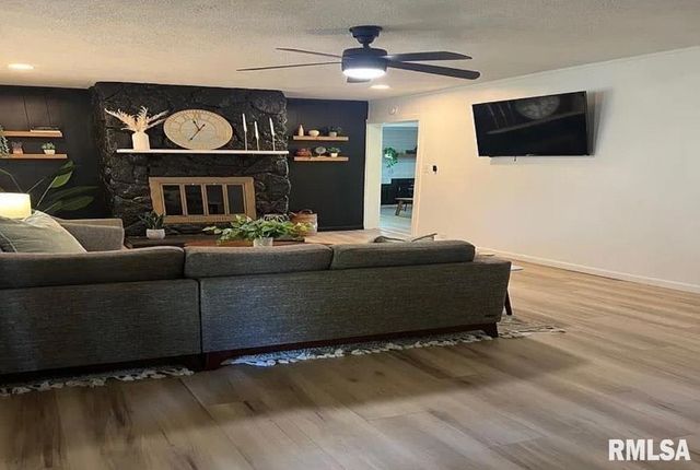 1303 N MAPLE Street, Carterville, IL 62918