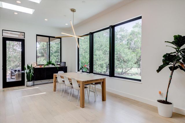 8009 Golden Oaks LN, Austin, TX 78737
